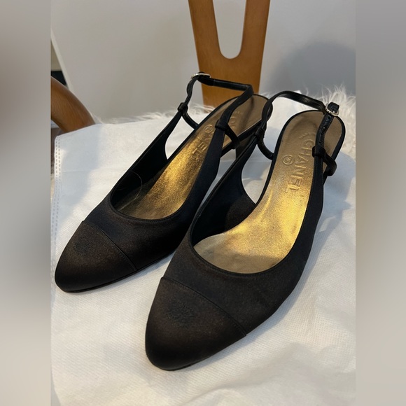 Chanel Interlocking CC Logo Satin Slingback Pumps - Picture 10 of 11